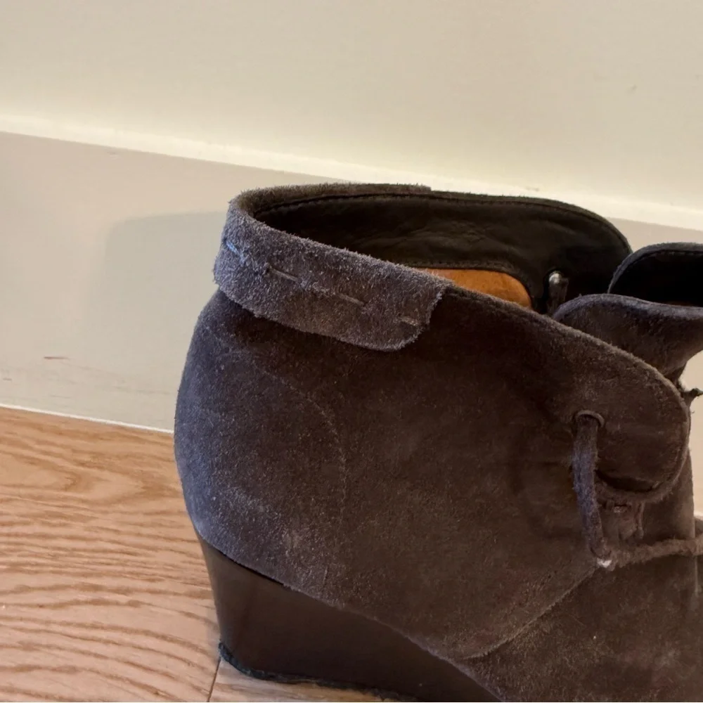 Via Spiga Y2K Brown Suede Lace Up Wedge Booties Sz 8.5 Neutral Minimalist